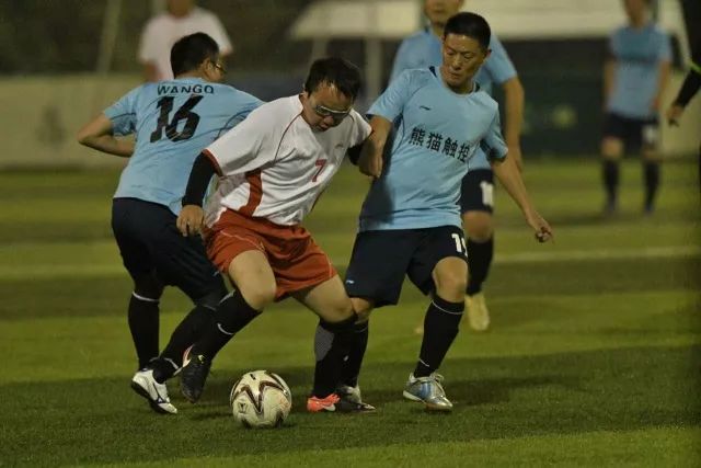 快船不敌鹈鹕跌回西部第4 活塞克国王止3连败