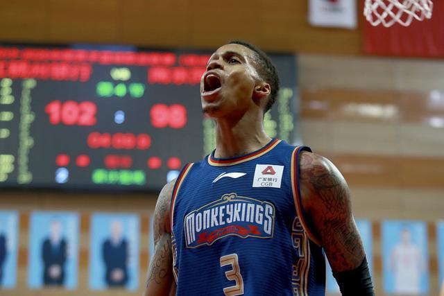 杨晨谈青训人才流失：目前基层教练培训不完善